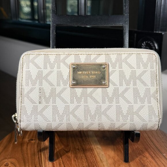 Michael Kors Vanilla Signature Logo Zip-Around Wallet - Picture 1 of 14